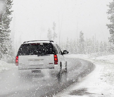 6-conseils-pour-une-bonne-conduite-sur-la-neige