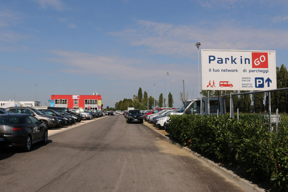 parcheggio vicino aeroporto venezia low cost